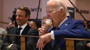 dunya-basininda-reaksiyonla-mansette-biden-gazzede-ateskes-haberini-dondurma-yiyerek-verdi-ZHw6LQBP.jpg