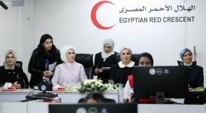 emine-erdogan-misir-kizilayini-ziyaret-etti-gazzeye-yardim-icin-mucadelemizi-surdurecegiz-hFJUAOWs.jpg