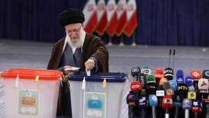 iran-mahsa-j-na-emini-protestolarinin-ardindan-ilk-kez-sandik-basinda-B6fgXXs5.jpg