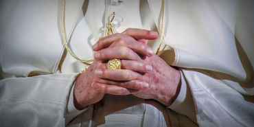 Yeni Papa 14. Leo'ya 520 bin dolarlık yüzük takıldı