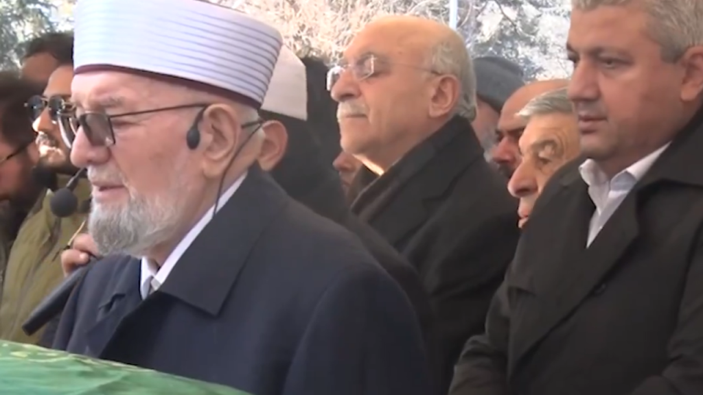 Nursaçan, 67 yıllık eşinin cenaze namazını kıldırdı